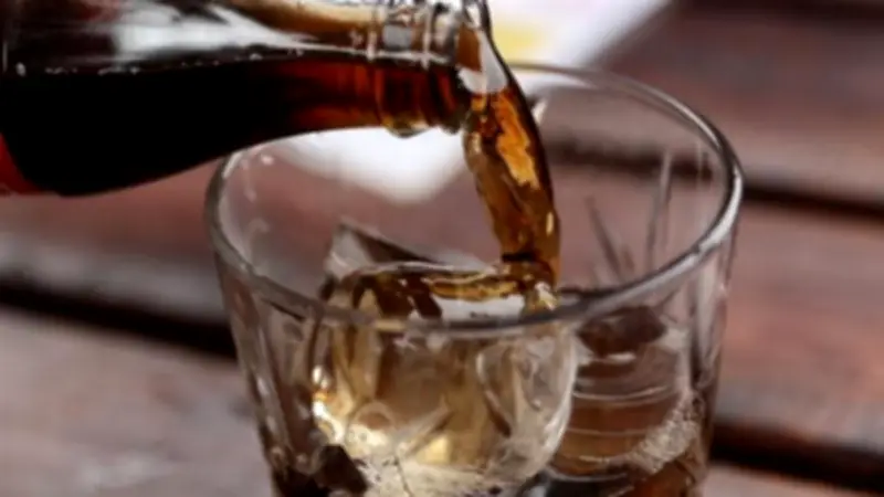 تحذير صحي في رمضان: لماذا يجب تجنب المشروبات الغازية بعد الإفطار؟