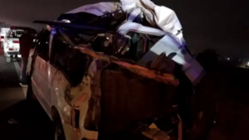 حادث مروري مروع بمطروح يتسبب في مصرع شخص وإصابة اثنين آخرين