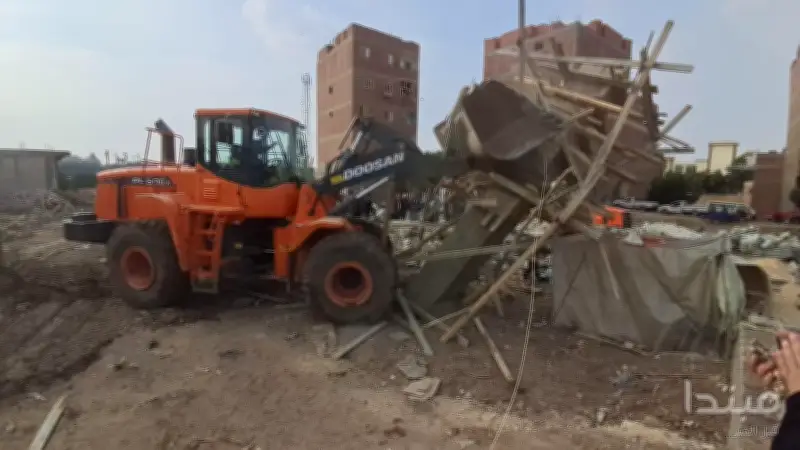 إزالة حالات بناء مخالفة في أبو النمرس بالجيزة ضمن حملة مكثفة