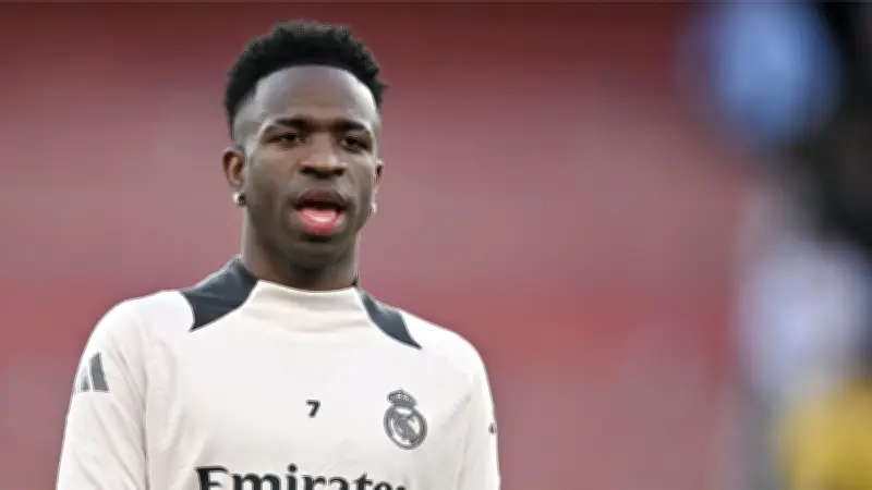 فينيسيوس جونيور يرسل هدية خاصة لدومينيك سوبوسلاي لاعب ليفربول في لقطة إنسانية