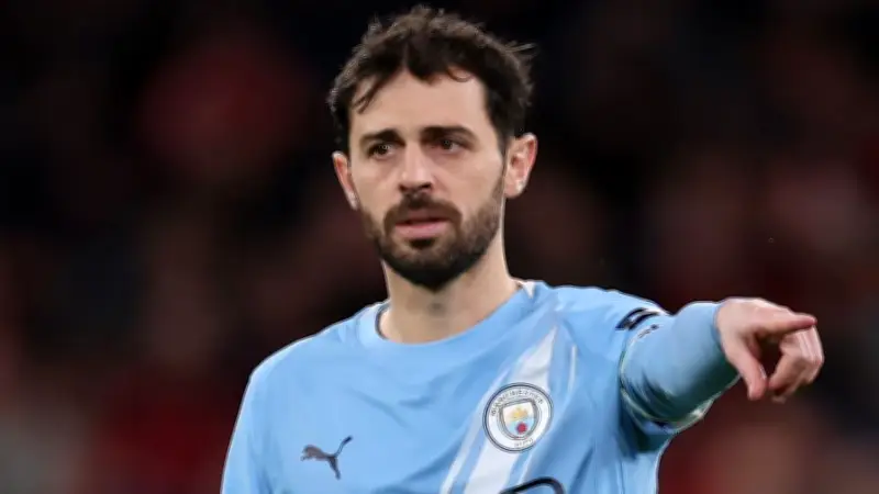 برناردو سيلفا: اعتدنا على الأخطاء التحكيمية في الدوري الإنجليزي بعد تعادل مانشستر سيتي