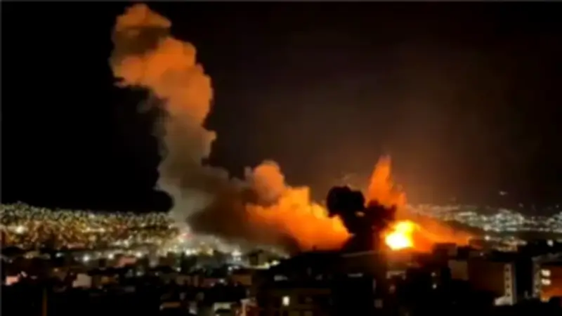 قصف مقر التذاع والتلفزيون الإيراني في سنندج: انفجارات وحرائق وسط غارات جوية