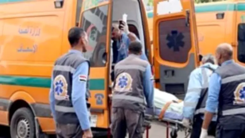 سيارة ملاكي تصدم عاملًا على كوبري أخميم بسوهاج وتسبب في إصابته بكسور متفرقة