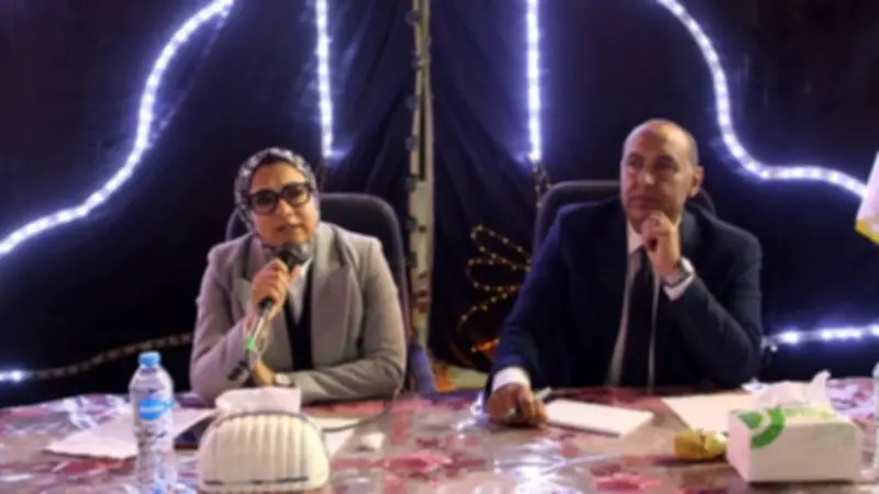 محافظ الوادي الجديد تلتقي أهالي الفرافرة وتوجه بحزمة إجراءات تنموية شاملة