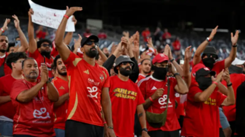 الكاف يعاقب الأهلي بمنع الجماهير وغرامات مالية بعد أحداث مباراة الجيش الملكي