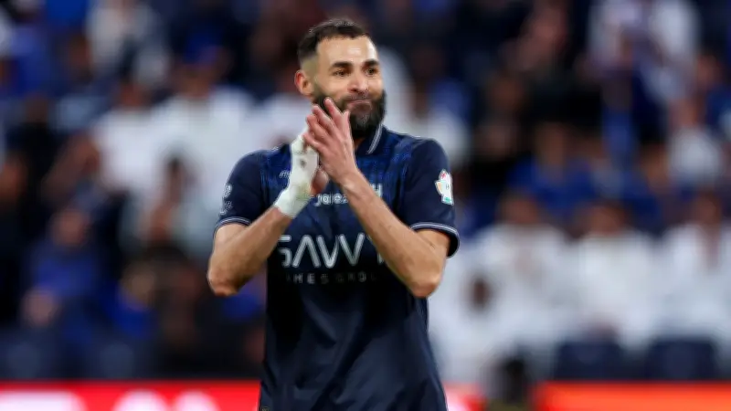 الهلال ينتظر قرار الجهاز الطبي بشأن مشاركة بنزيما في مواجهة النجمة بالدوري السعودي