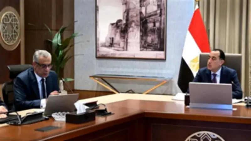 مدبولي يتابع مع وزير الإنتاج الحربي جهود توطين الصناعات وتطويرها باستخدام الذكاء الاصطناعي