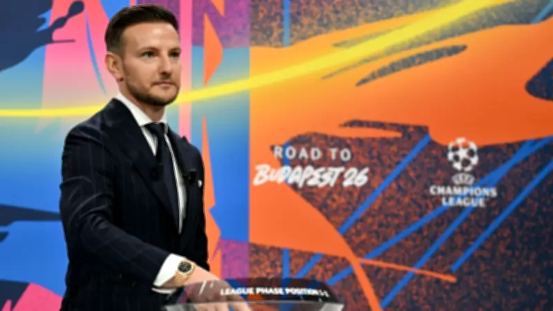 راكيتيتش يكشف عن مفضلاته بين عمالقة خط الوسط: إنييستا ومودريتش وتشافي