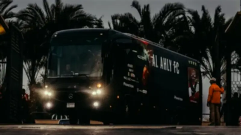 الأهلي يصل إلى ستاد الجبل الأخضر استعدادًا لمواجهة المقاولون العرب في الدوري المصري