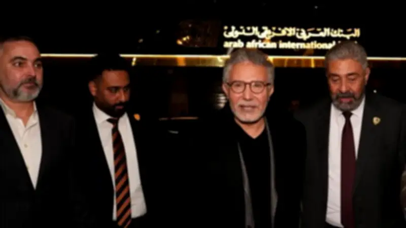 وصول أكمل قرطام لمقر حزب المحافظين استعداداً للانتخابات الداخلية وسط إقبال كبير