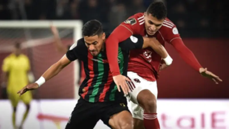 الكاف يعاقب الجيش الملكي المغربي والأهلي المصري بعد أحداث مباراة دوري أبطال أفريقيا