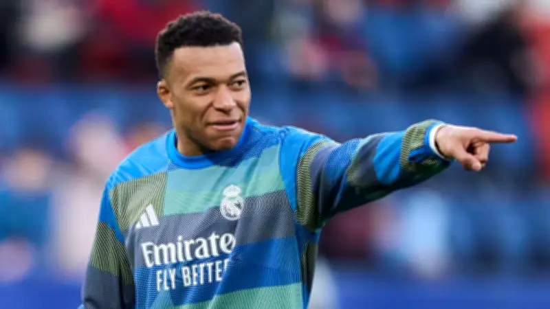 مبابي يثير الدهشة بسيارته المتواضعة في باريس رغم ثروته الضخمة