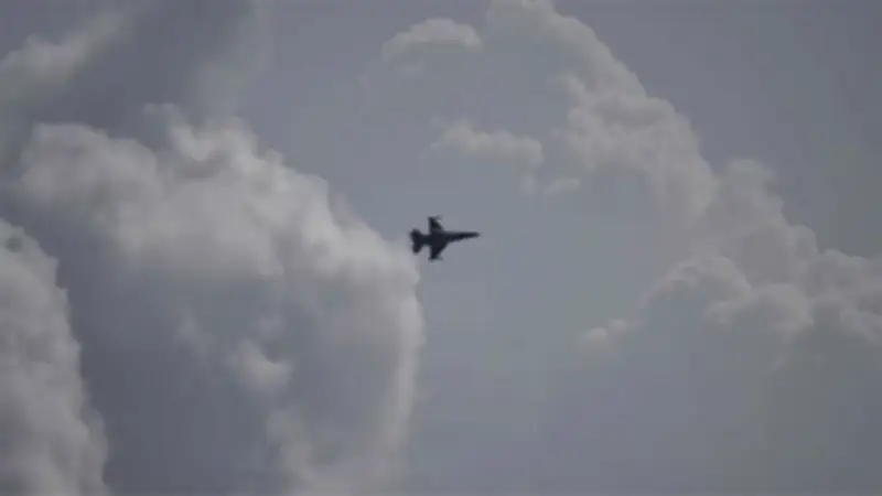 القيادة المركزية الأمريكية تنفي إسقاط طائرة حربية فوق البصرة بينما تستمر عمليات البحث عن الطيار المفقود