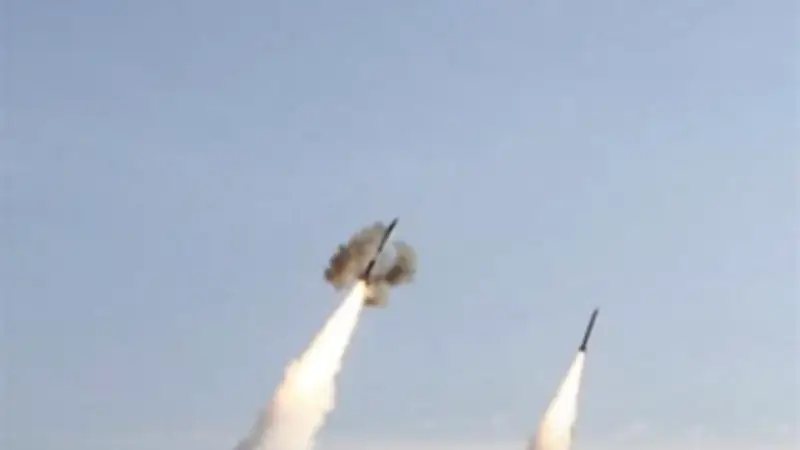 الجيش الكويتي يعلن اعتراض هجمات صاروخية ومسيرات ويؤكد جاهزية الدفاعات الجوية