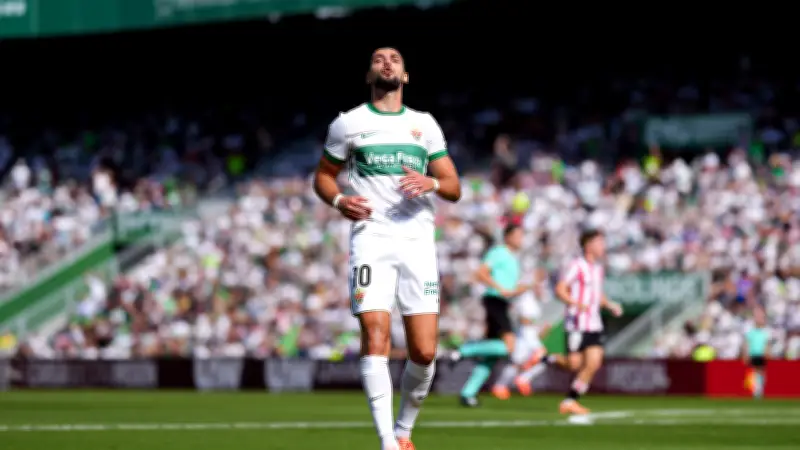 القضاء الإسباني يلاحق رافا مير بعد أيام من الواقعة العنصرية ضد نجم المغرب