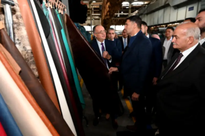 وزير الصناعة يزور مدينة الجلود بالروبيكي ويطرح وحدات إنتاجية جديدة