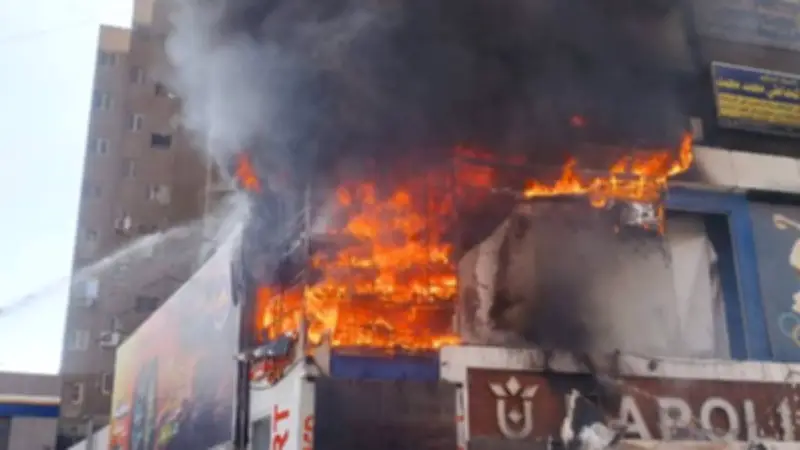 محافظ أسيوط يشكل لجنة لمراجعة التراخيص عقب حريق ميدان المحطة