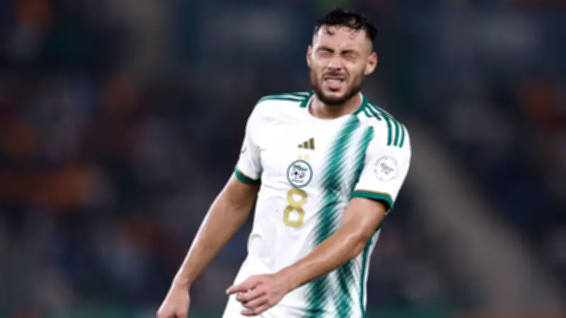 عقوبة فيفا الصارمة تلاحق يوسف بلايلي: إيقاف عام وغرامة مالية في أزمة قانونية