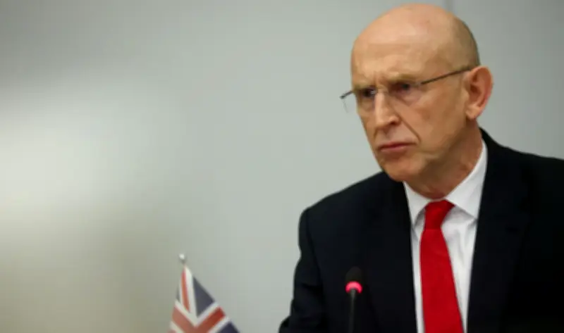 وزير الدفاع البريطاني: خيار المشاركة في غارات على إيران مطروح على الطاولة