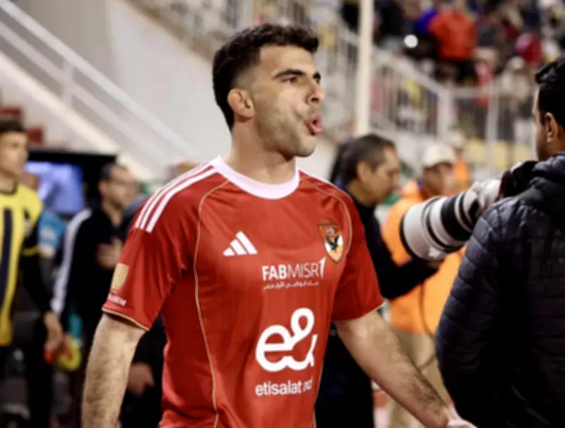 زيزو يعبر عن غضبه من الاستبدال في مباراة المقاولون العرب