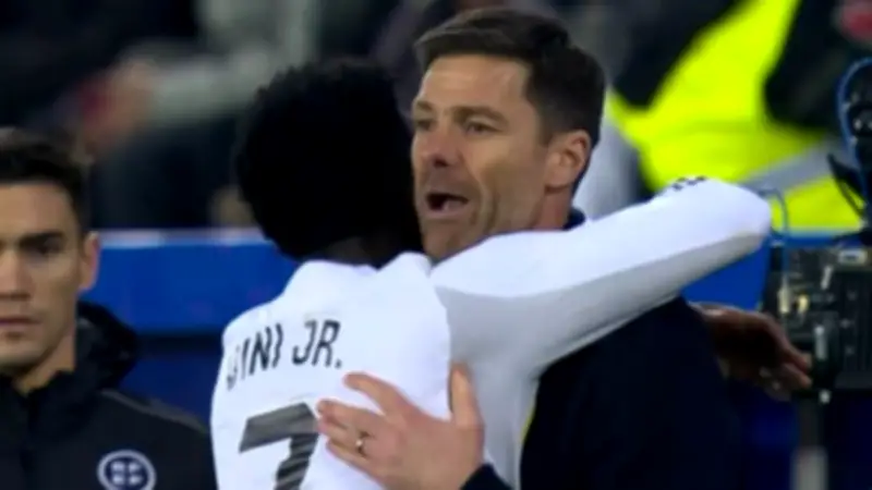 يويفا يعاقب ريال مدريد بسبب سلوك جماهيره العنصري ضد بنفيكا في دوري الأبطال