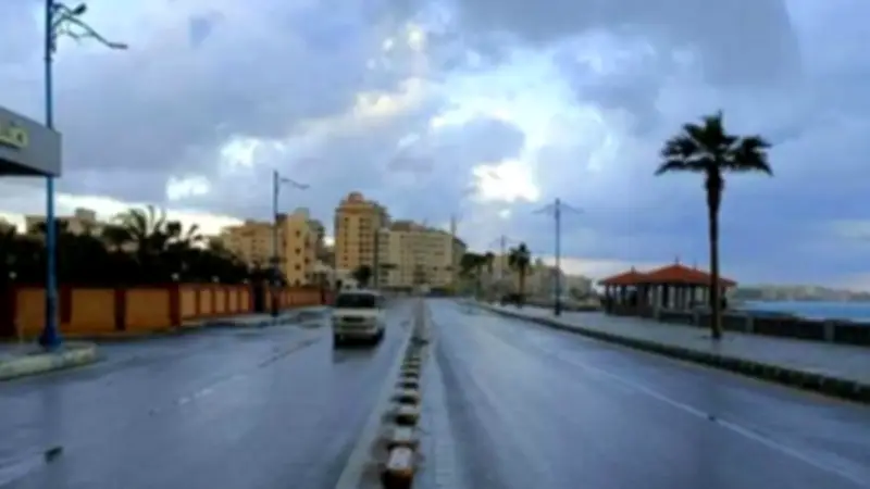 الأرصاد الجوية تحذر من شبورة مائية كثيفة وأمطار خفيفة على مناطق شمال مصر