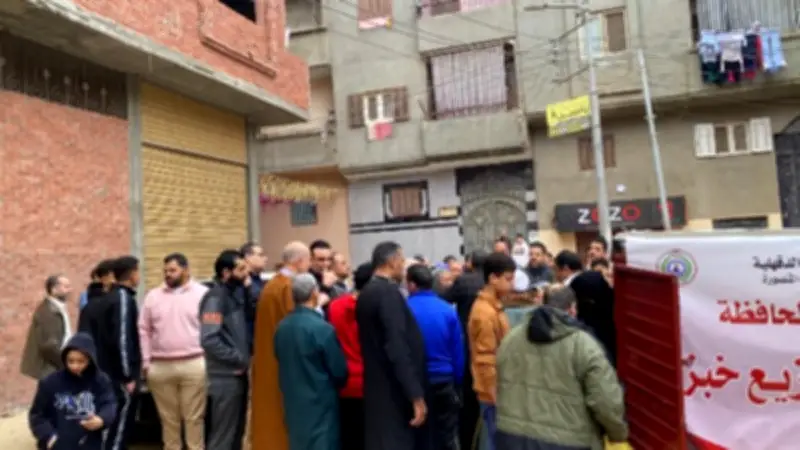 محافظ الدقهلية يوجه بتوزيع الخبز لأهالي عزبة النهضة والهويس عبر التروسيكلات