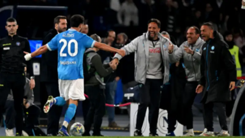 نابولي يتخطى تورينو في الدوري الإيطالي ويقترب من مركز ميلان في صراع البطولة