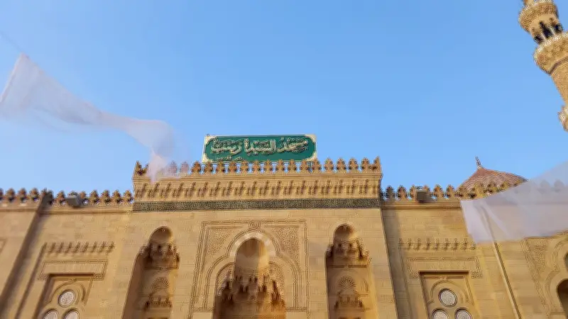 السيدة نفيسة حفيدة النبي.. قصة حياة تجمع بين العبادة والعلم في مصر