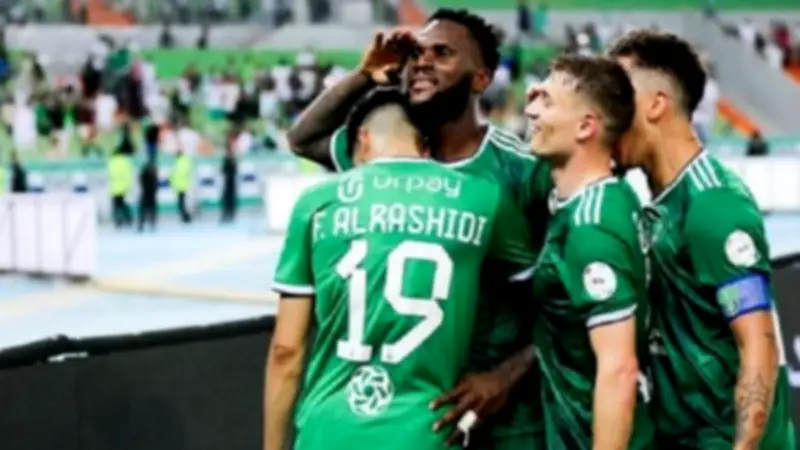 الأهلي يحسم ديربي جدة بثلاثية تاريخية أمام الاتحاد في الدوري السعودي