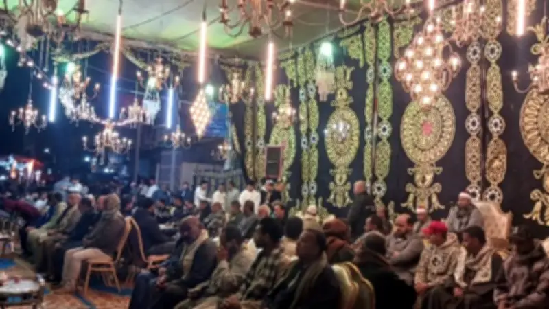 قيادات الإسماعيلية تشارك في عزاء ثلاثة شباب ضحايا حادث تصادم مروع على الطريق الصحراوي