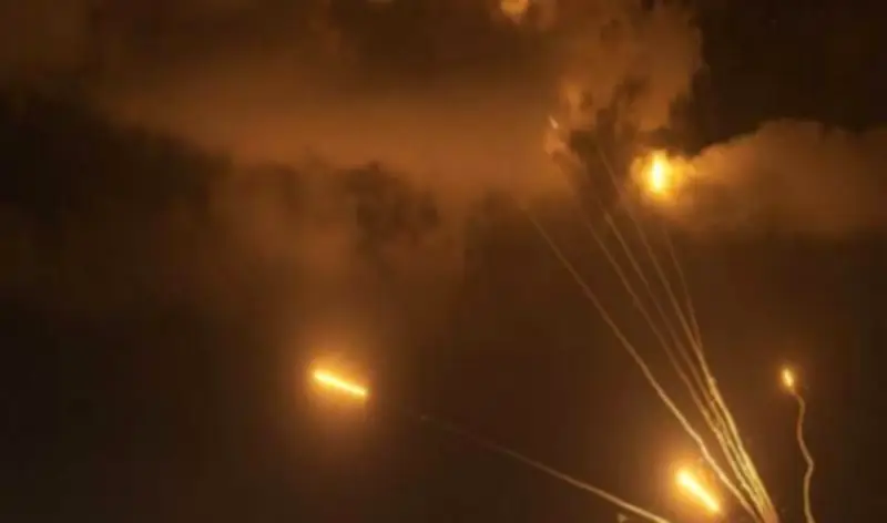 الدفاع السعودي: اعتراض وتدمير مسيرة شرق الرياض بعد تحذير من تهديدات أمنية