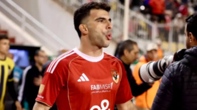 لقطة غضب زيزو تثير تساؤلات حول علاقته بتوروب في الأهلي.. مصادر تكشف التفاصيل