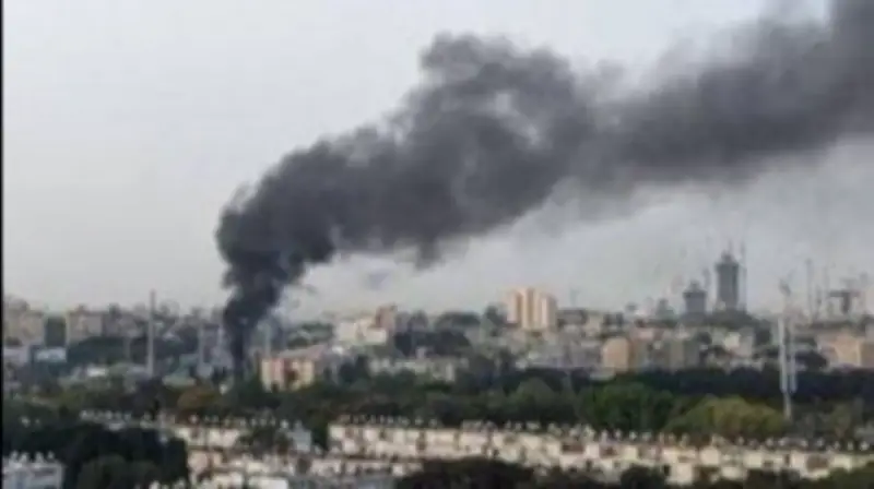 صفارات الإنذار تدوي في تل أبيب والشمال مع إطلاق صواريخ إيرانية وتسلل طائرات مسيرة