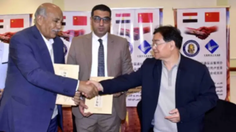 توقيع مذكرة تفاهم بين الغرفة التجارية وجمعية مشغلي الاتصالات الصينية بالأقصر