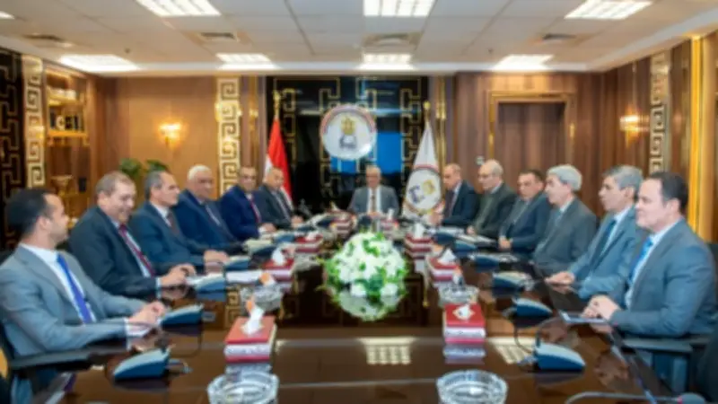 وزير الإنتاج الحربي يلتقي رؤساء شركات الذخائر لتعزيز التصنيع والتطوير