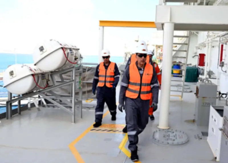 رئيس الوزراء يتفقد محطة تداول وتخزين المنتجات البترولية بميناء سوميد