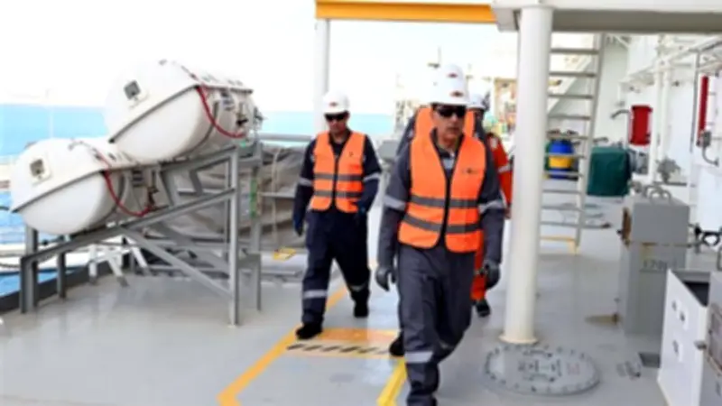 مدبولي يتفقد محطة تداول وتخزين المنتجات البترولية والغاز المسال في ميناء سوميد بالعين السخنة