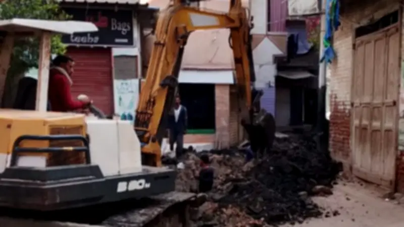 محافظ كفر الشيخ يتفقد أعمال توصيل الغاز الطبيعي في شوارع مطوبس ويؤكد على الجدول الزمني