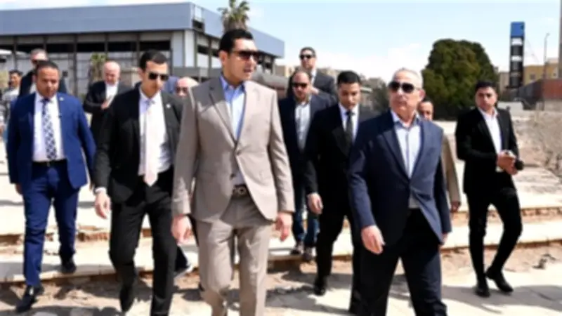 وزير الرياضة ومحافظ الإسماعيلية يتفقدان مركز التنمية الشبابية والصالة المغطاة بالشيخ زايد