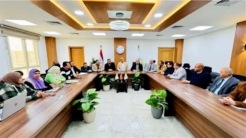 اجتماع موسع بمدينة العبور الجديدة لاستعراض تطورات تقنين الأراضي المضافة