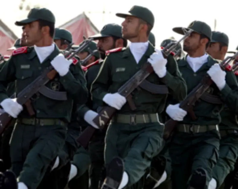 الحرس الثوري الإيراني يعلن ضربه وحدة للأسطول الخامس الأمريكي في ميناء سلمان