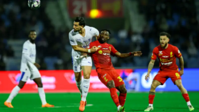 كينونيس يسجل ثنائية ويصعد لعرش الهدافين في دوري روشن السعودي