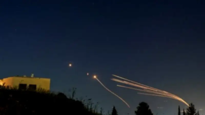 حزب الله يعلن استهداف رادارات القبة الحديدية في حيفا بعشرات الصواريخ النوعية