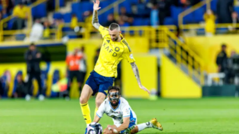 خبير تحكيمي: مارسيلو بروزوفيتش نجا من عقوبة الطرد في مباراة النصر ضد نيوم