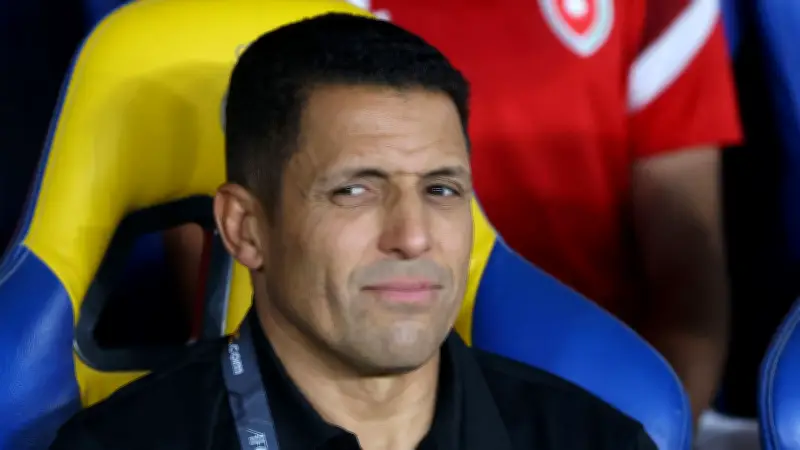 مطالب مالية خيالية تبعد الحسين عموتة عن تدريب المنتخب الكويتي