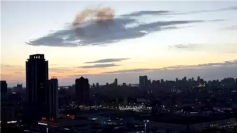 هجوم إيراني بمسيرة يستهدف البحرين ويسبب أضرارًا بمحطة تحلية المياه وإصابات في جامعة