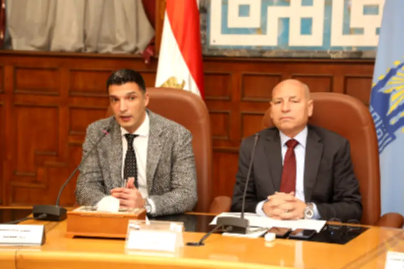 وزير الصناعة يوجه بإنشاء مركز خدمات متكامل بمنطقة شق الثعبان لتعزيز قطاع الرخام