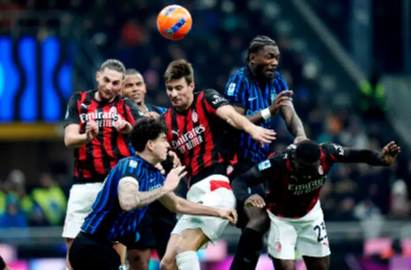 ديربي الغضب: ميلان يرفع شعار الفرصة الأخيرة لإيقاف قطار إنتر نحو لقب الكالتشيو