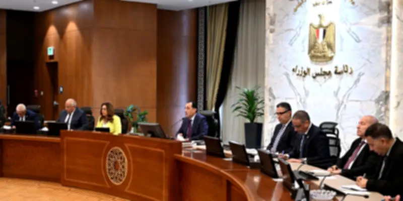 مدبولي يؤكد على مواجهة تعمد إخفاء السلع بمنتهى القوة والحسم